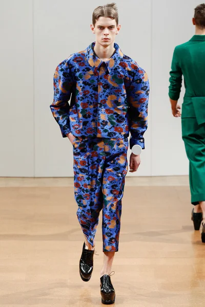Look 17